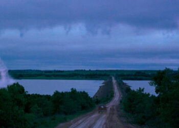 ‘Twisters’: Glen Powell revela detalles sobre la próxima entrega de la icónica película ‘Twister’